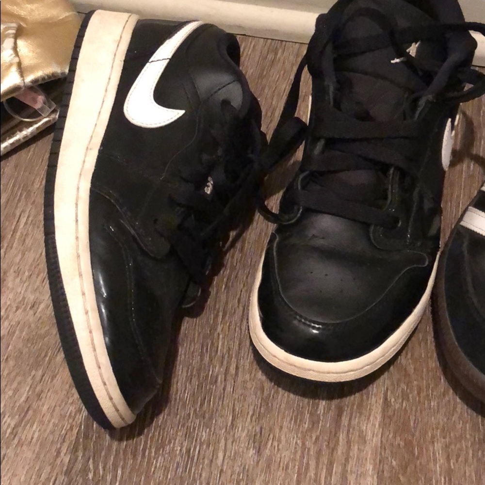 shoes - Picture 2 of 3